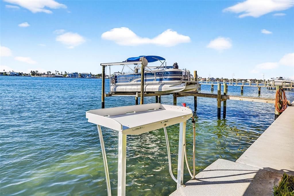 合同活跃: $1,875,000 (3 贝兹, 3 浴室, 2098 平方英尺)