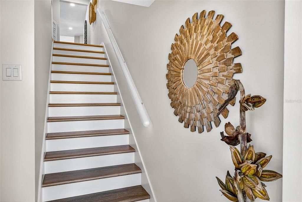 合同活跃: $1,875,000 (3 贝兹, 3 浴室, 2098 平方英尺)