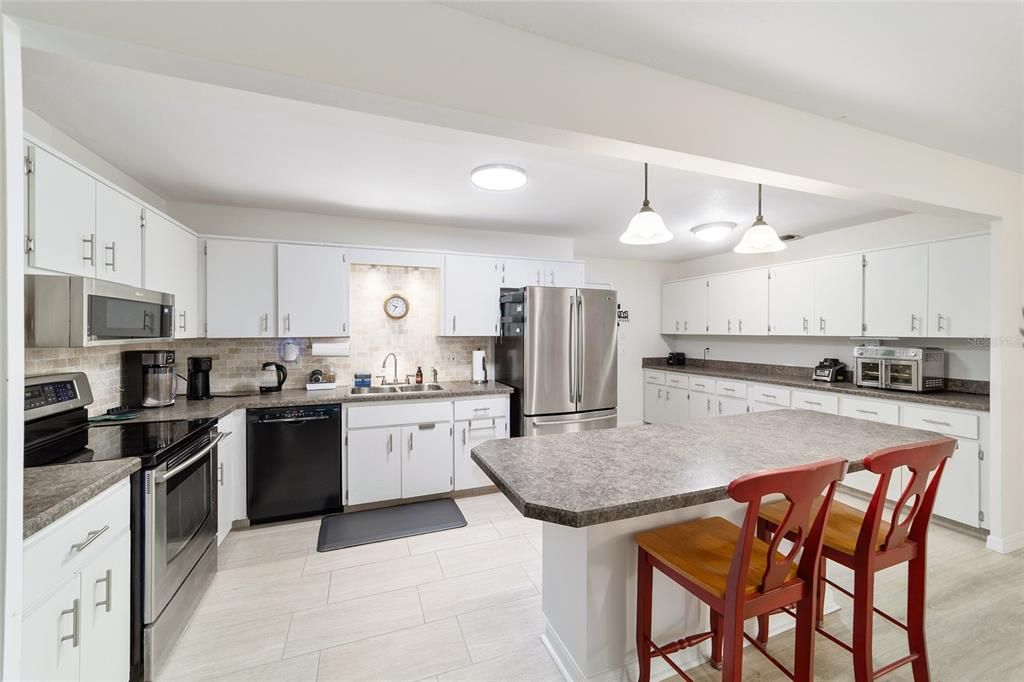 For Sale: $169,900 (2 beds, 2 baths, 1541 Square Feet)