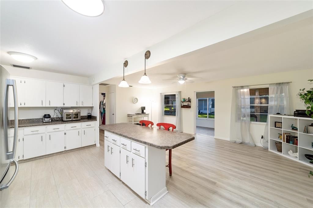 For Sale: $169,900 (2 beds, 2 baths, 1541 Square Feet)