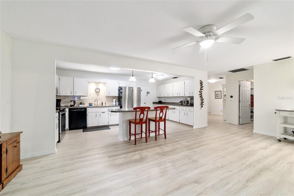 For Sale: $169,900 (2 beds, 2 baths, 1541 Square Feet)