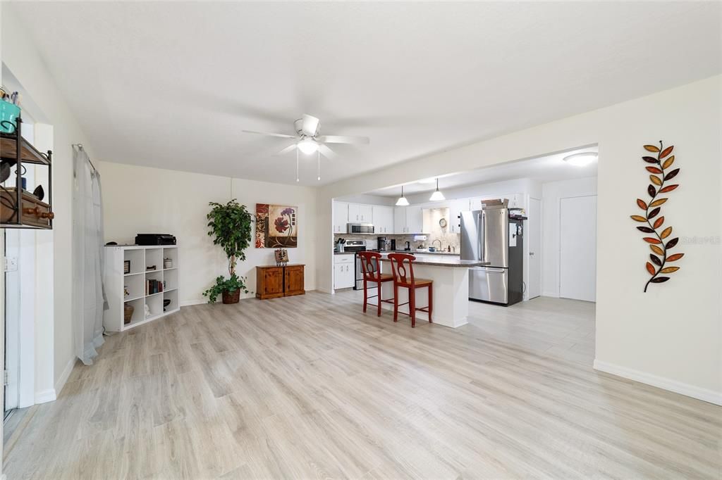 For Sale: $169,900 (2 beds, 2 baths, 1541 Square Feet)