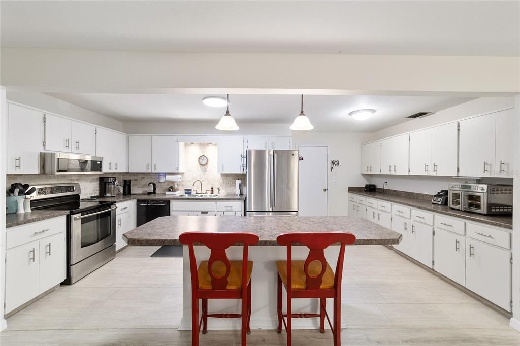 For Sale: $169,900 (2 beds, 2 baths, 1541 Square Feet)