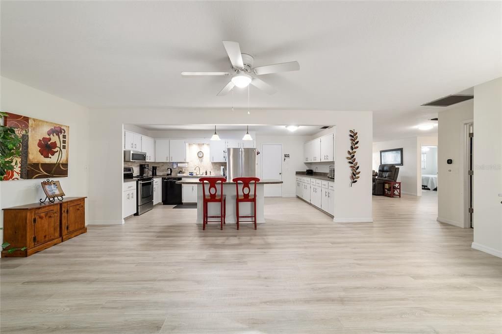 For Sale: $169,900 (2 beds, 2 baths, 1541 Square Feet)