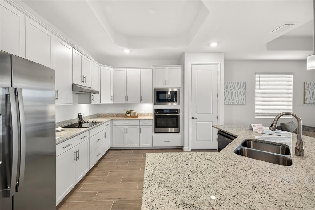 For Sale: $539,900 (2 beds, 2 baths, 1948 Square Feet)