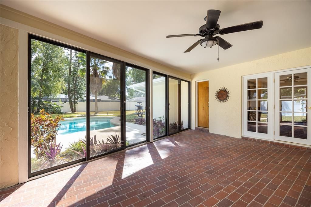 For Sale: $554,900 (4 beds, 2 baths, 1971 Square Feet)