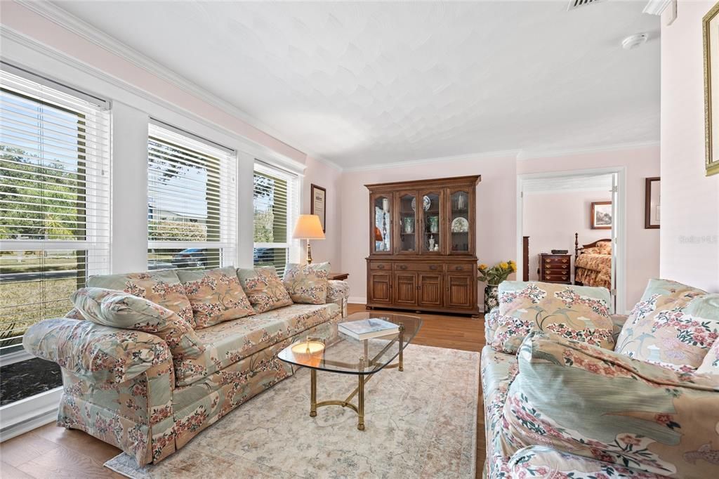 For Sale: $554,900 (4 beds, 2 baths, 1971 Square Feet)