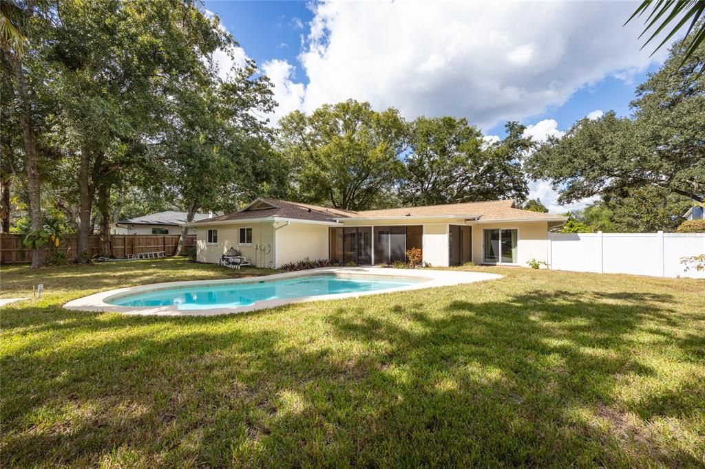 For Sale: $554,900 (4 beds, 2 baths, 1971 Square Feet)