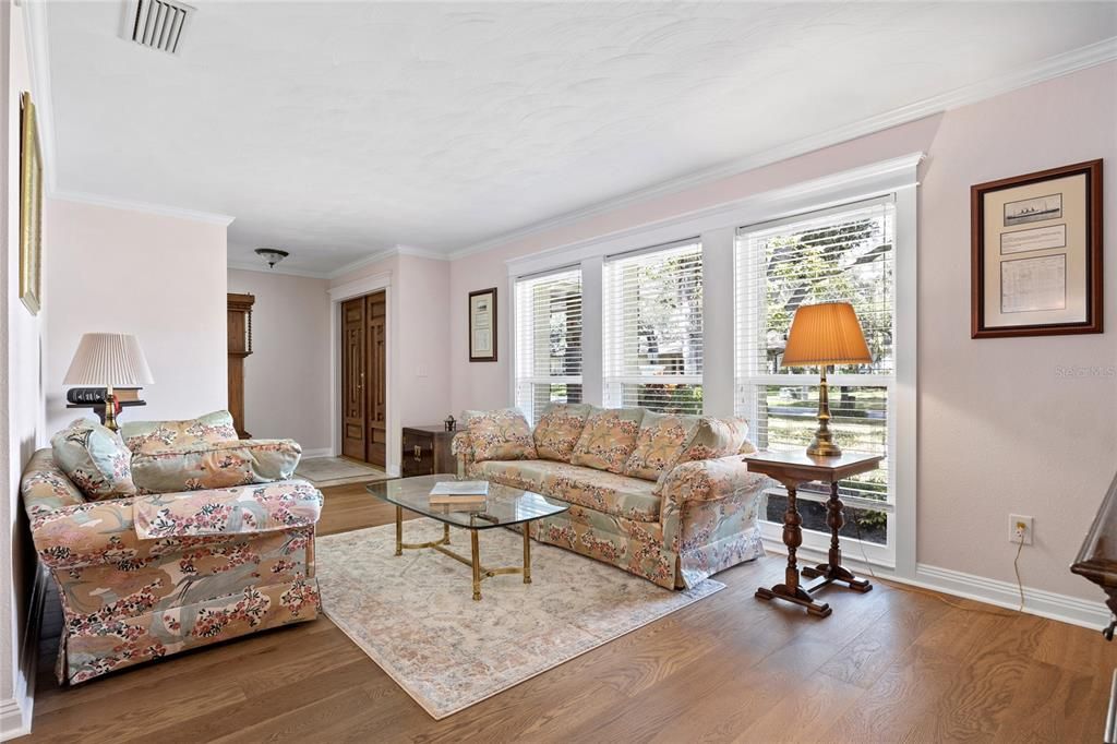 For Sale: $554,900 (4 beds, 2 baths, 1971 Square Feet)