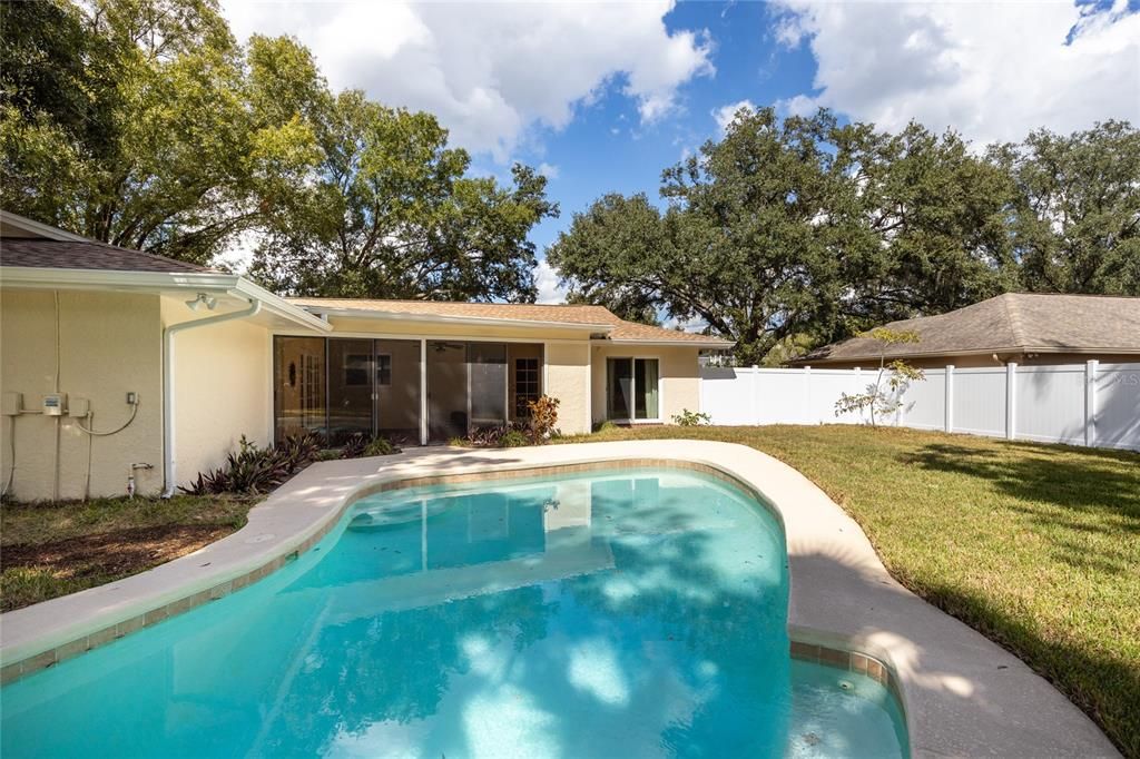 For Sale: $554,900 (4 beds, 2 baths, 1971 Square Feet)