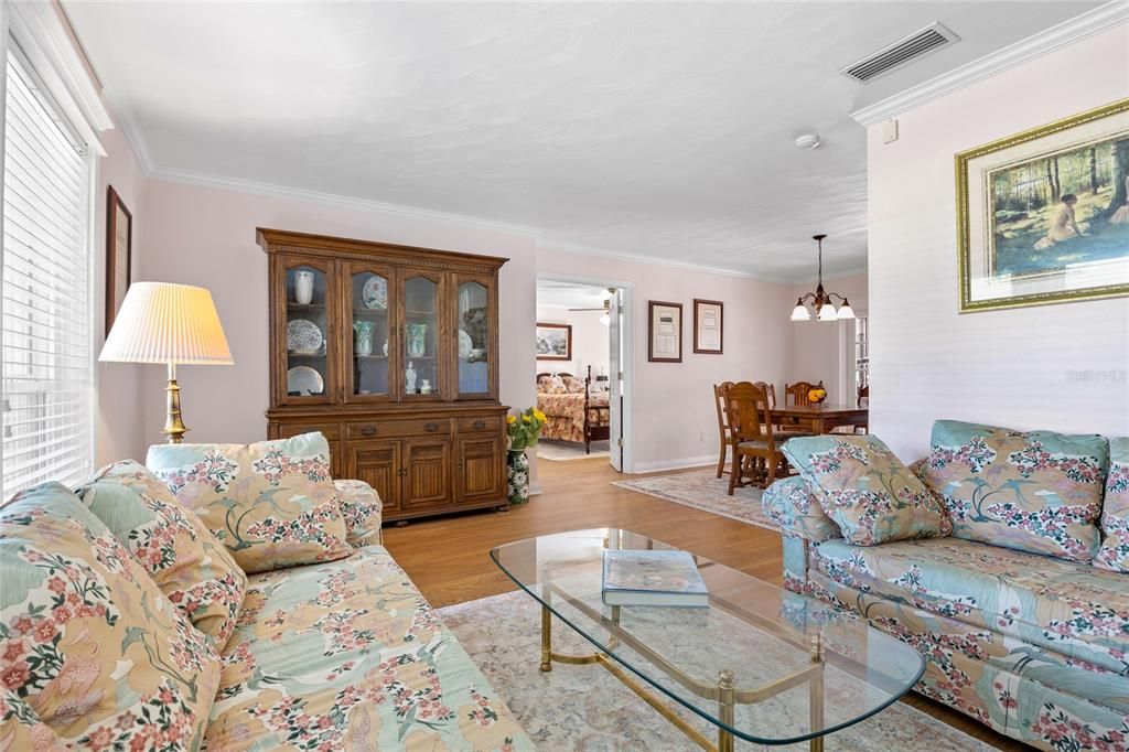 For Sale: $554,900 (4 beds, 2 baths, 1971 Square Feet)