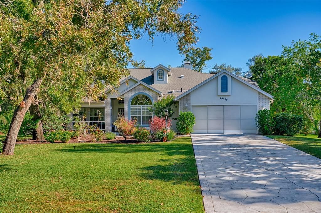 For Sale: $349,000 (3 beds, 2 baths, 2008 Square Feet)