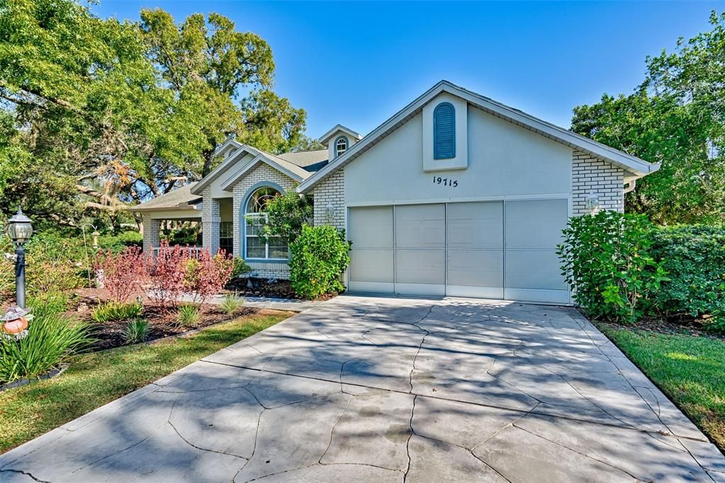 For Sale: $349,000 (3 beds, 2 baths, 2008 Square Feet)