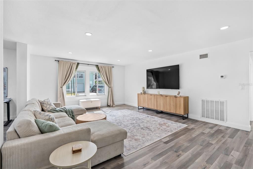 For Sale: $539,000 (3 beds, 2 baths, 2628 Square Feet)