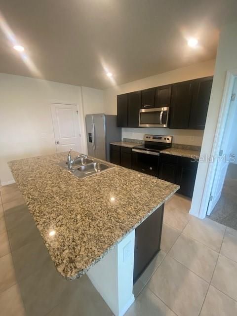 出租: $2,400 (3 贝兹, 2 浴室, 1639 平方英尺)