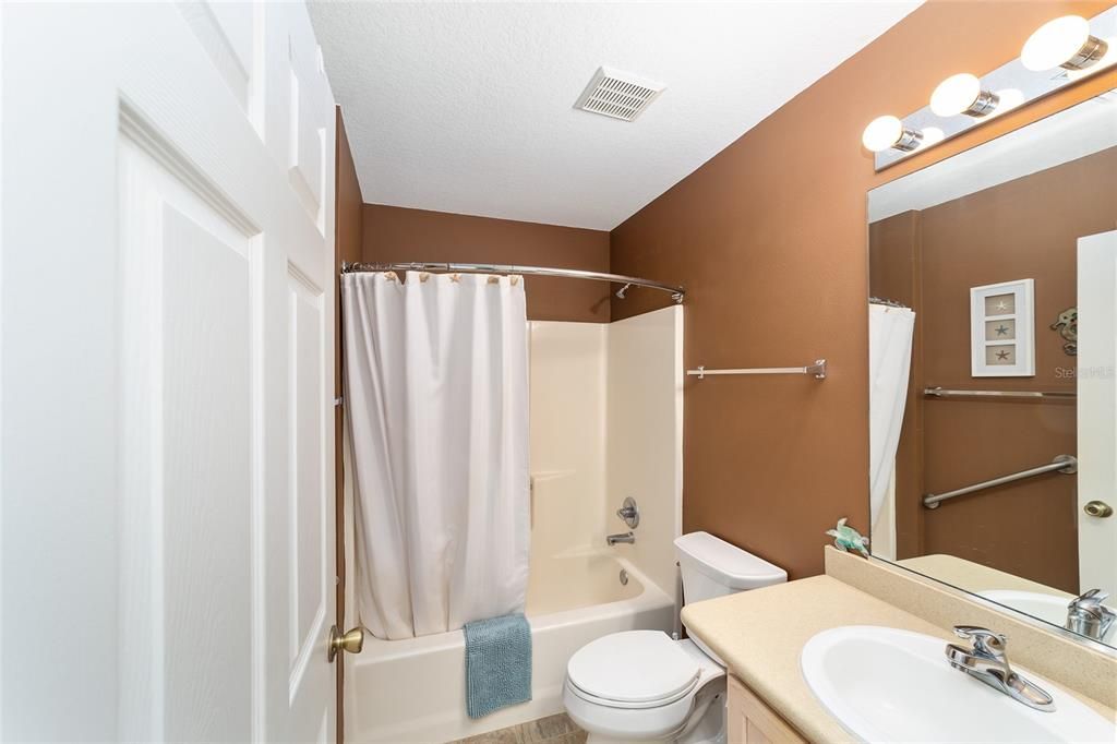 Под контрактом: $319,900 (3 спален, 2 ванн, 1392 Квадратных фут)