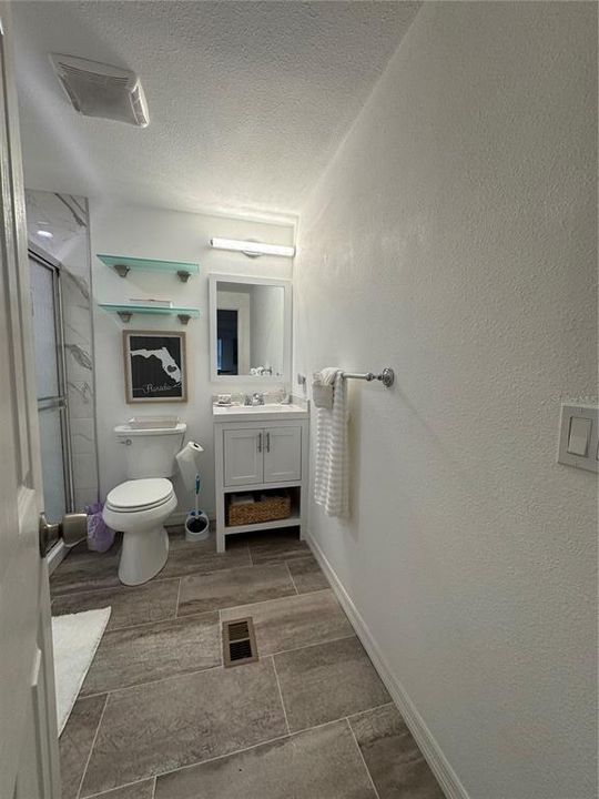 For Sale: $289,000 (2 beds, 2 baths, 864 Square Feet)