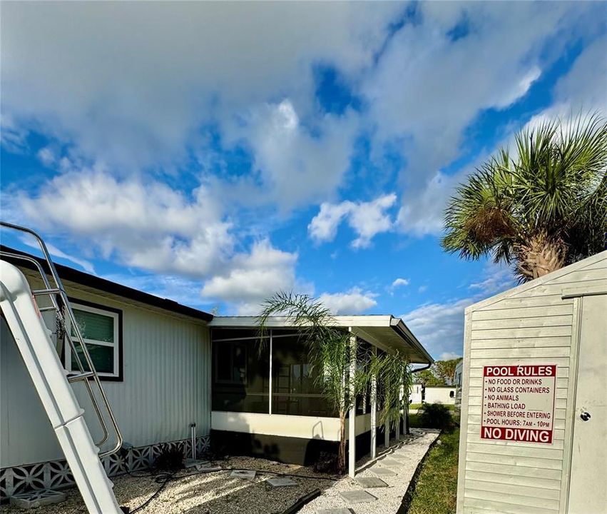 For Sale: $289,000 (2 beds, 2 baths, 864 Square Feet)