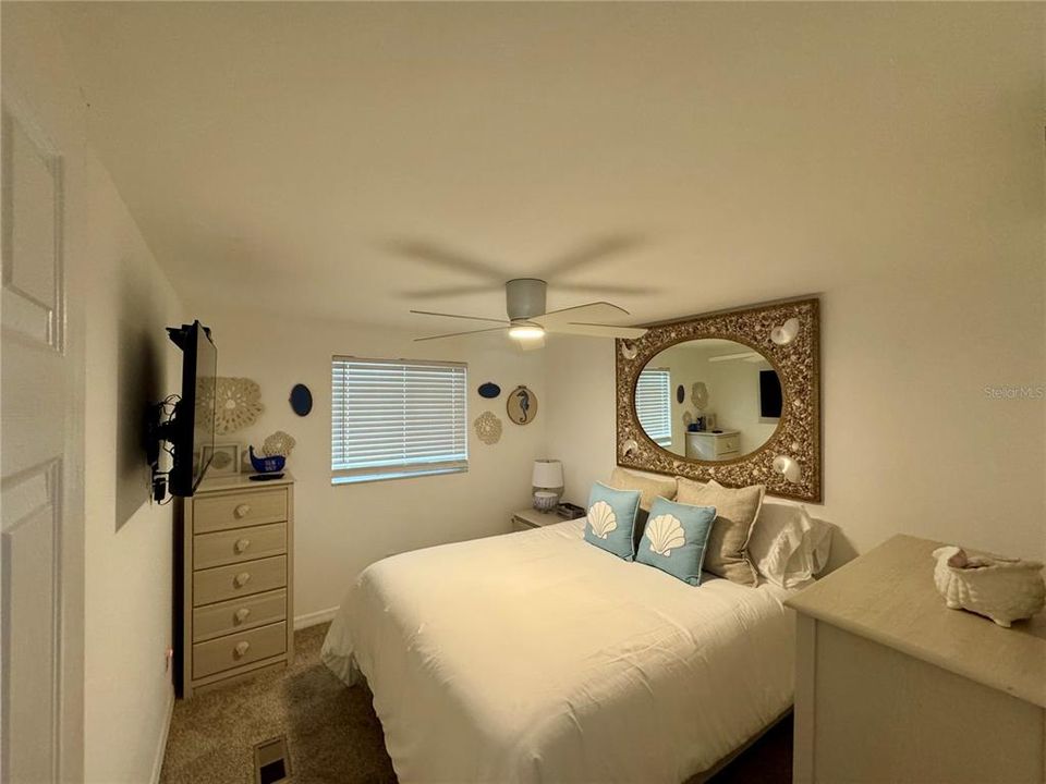 For Sale: $289,000 (2 beds, 2 baths, 864 Square Feet)