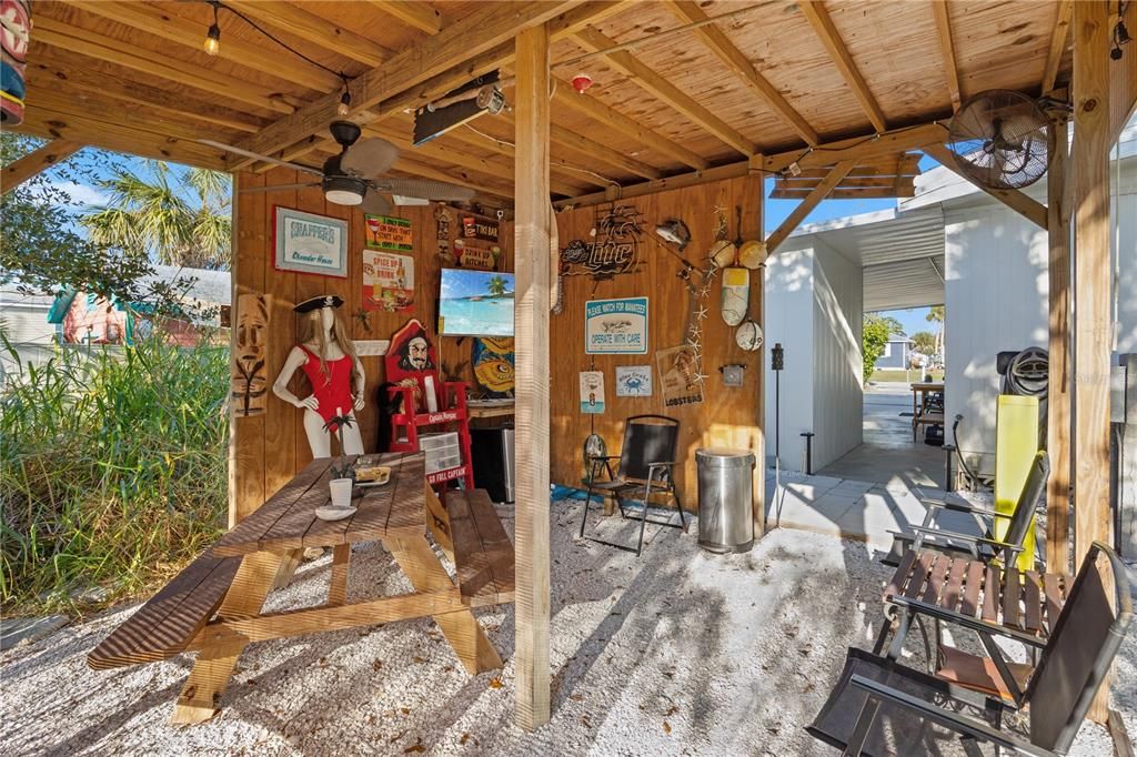 For Sale: $289,000 (2 beds, 2 baths, 864 Square Feet)