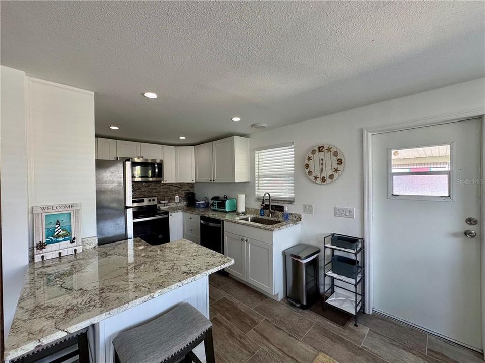 For Sale: $289,000 (2 beds, 2 baths, 864 Square Feet)