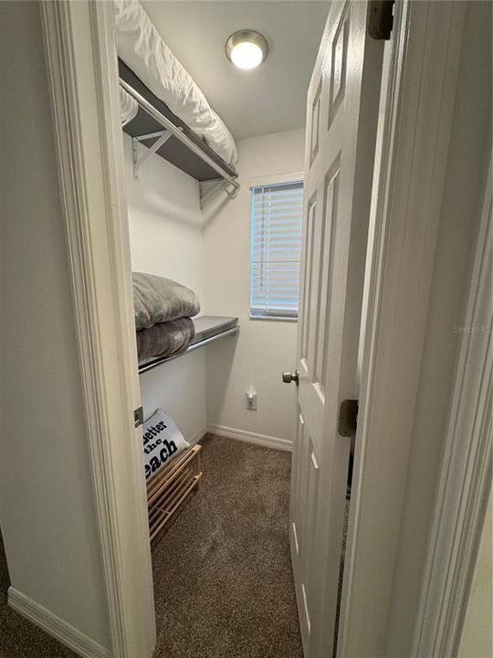 For Sale: $289,000 (2 beds, 2 baths, 864 Square Feet)