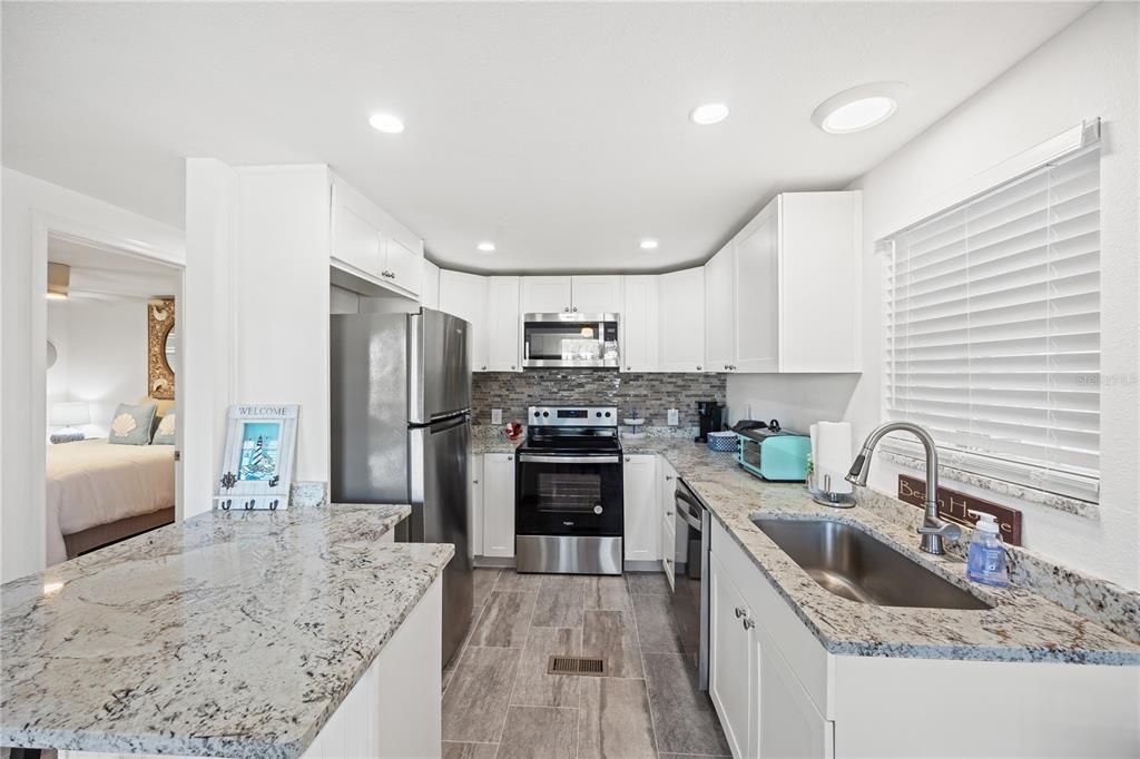 For Sale: $289,000 (2 beds, 2 baths, 864 Square Feet)