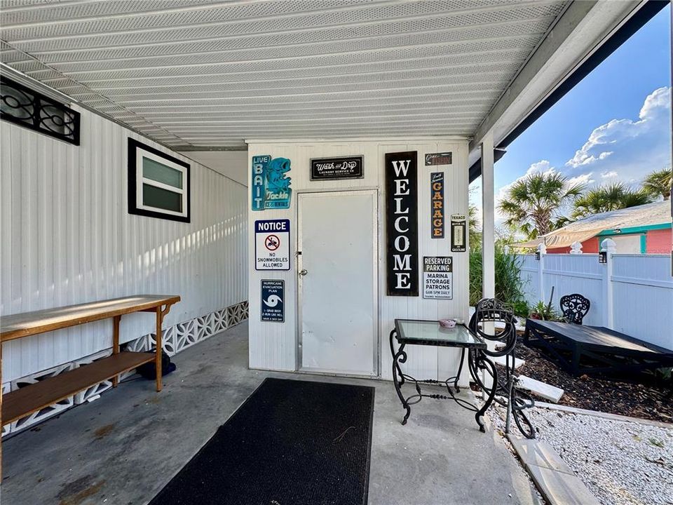 For Sale: $289,000 (2 beds, 2 baths, 864 Square Feet)