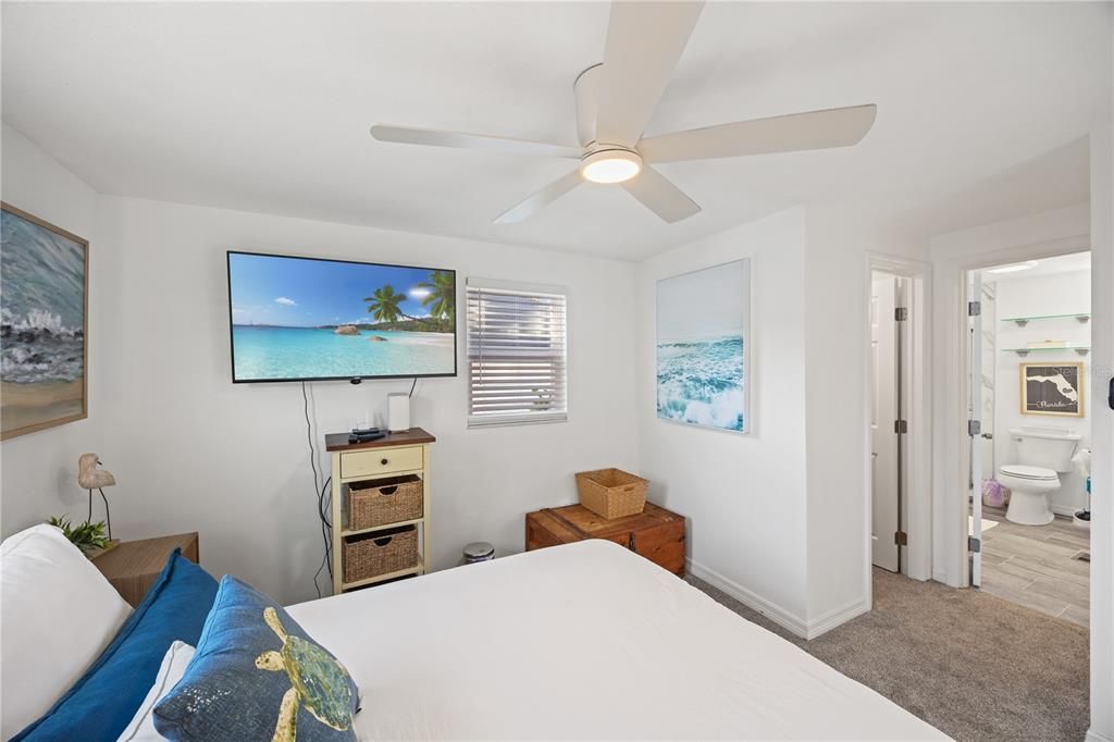 For Sale: $289,000 (2 beds, 2 baths, 864 Square Feet)