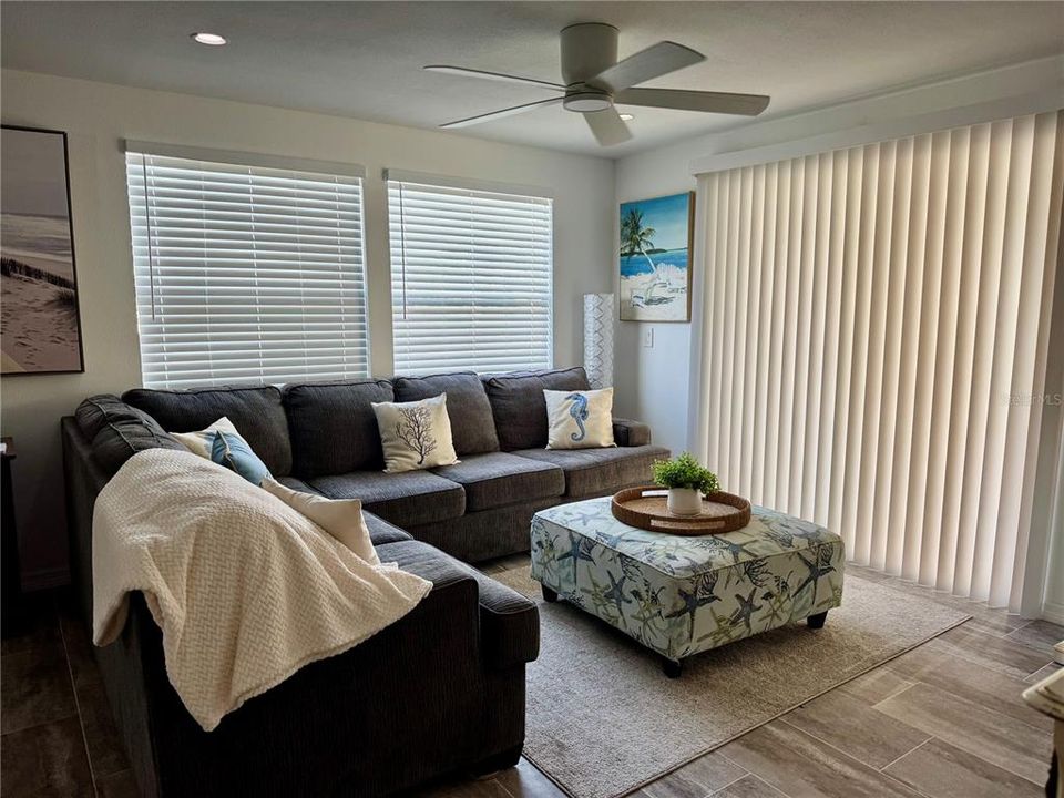 For Sale: $289,000 (2 beds, 2 baths, 864 Square Feet)