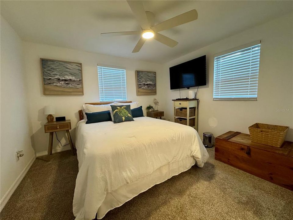 For Sale: $289,000 (2 beds, 2 baths, 864 Square Feet)