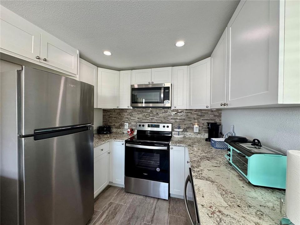 For Sale: $289,000 (2 beds, 2 baths, 864 Square Feet)