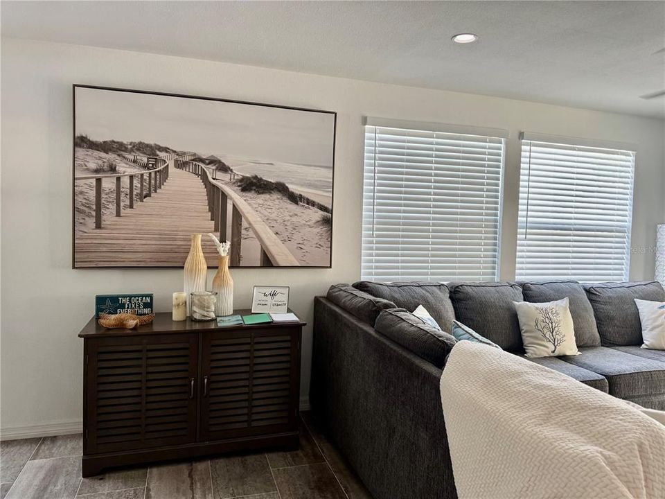 For Sale: $289,000 (2 beds, 2 baths, 864 Square Feet)