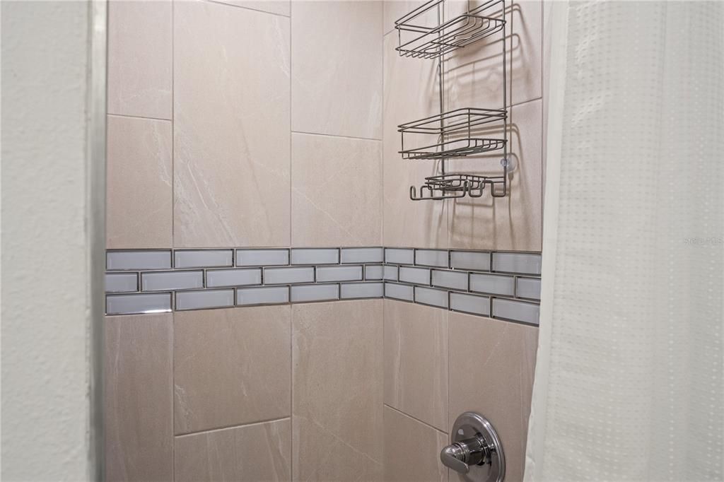 For Sale: $289,000 (2 beds, 2 baths, 864 Square Feet)