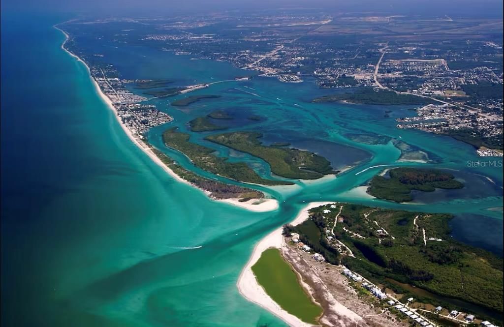 For Sale: $289,000 (2 beds, 2 baths, 864 Square Feet)