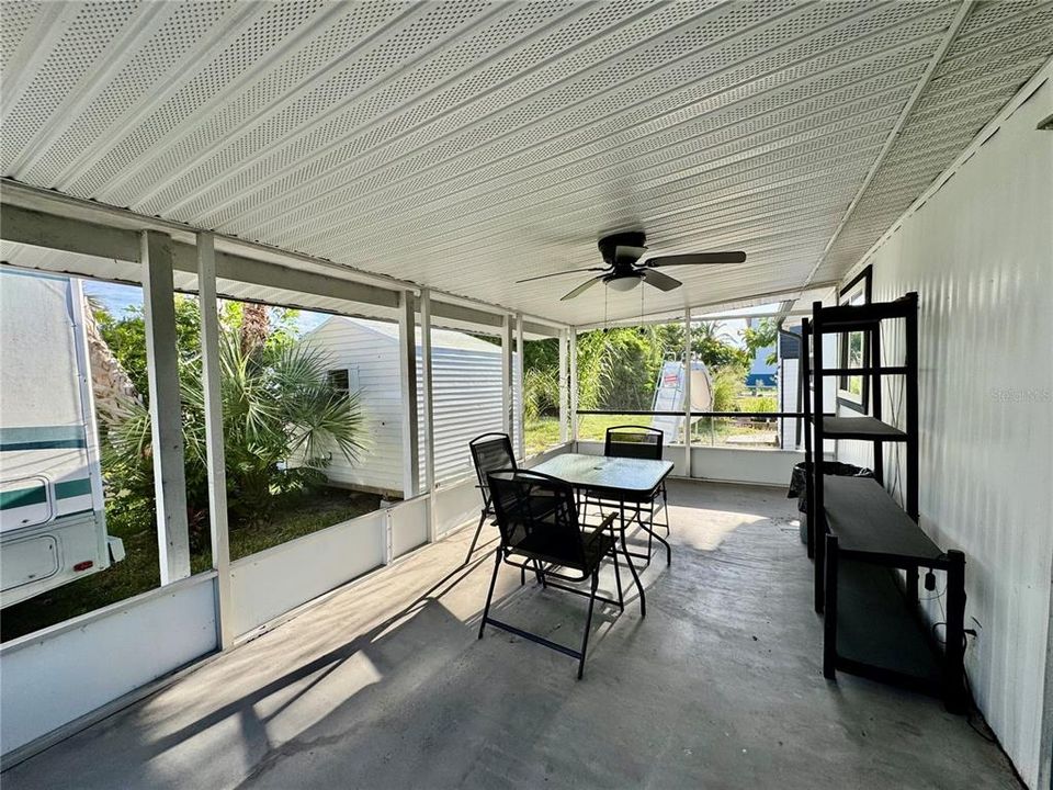 For Sale: $289,000 (2 beds, 2 baths, 864 Square Feet)