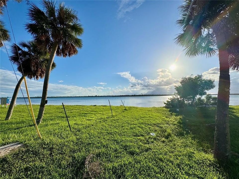 For Sale: $289,000 (2 beds, 2 baths, 864 Square Feet)