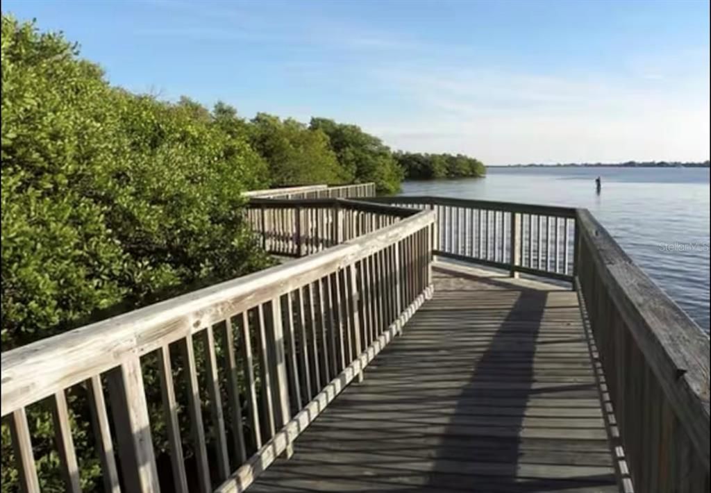 For Sale: $289,000 (2 beds, 2 baths, 864 Square Feet)