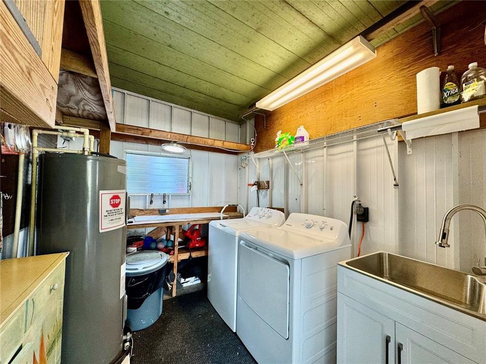 For Sale: $289,000 (2 beds, 2 baths, 864 Square Feet)