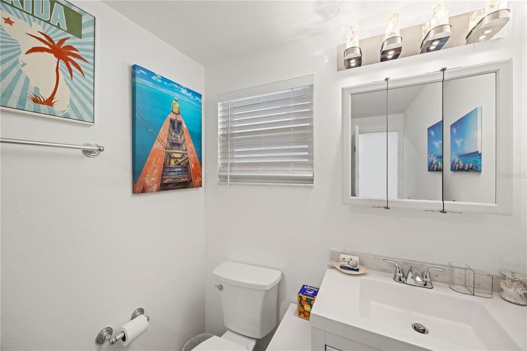 For Sale: $289,000 (2 beds, 2 baths, 864 Square Feet)