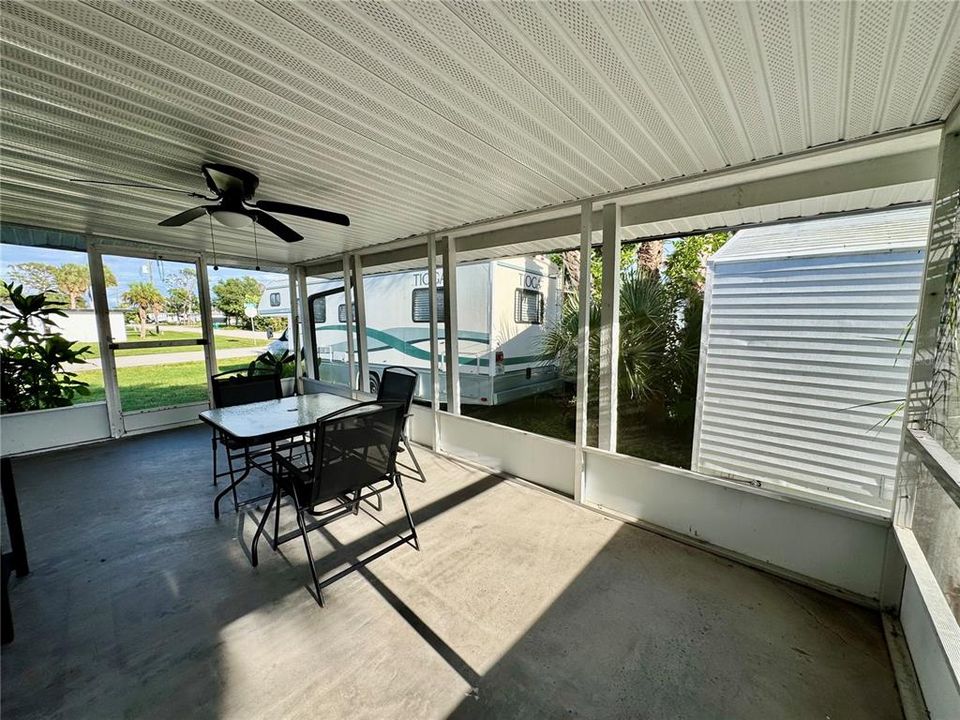 For Sale: $289,000 (2 beds, 2 baths, 864 Square Feet)