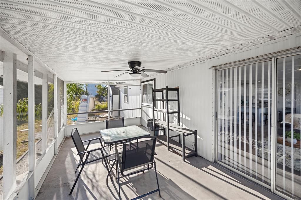 For Sale: $289,000 (2 beds, 2 baths, 864 Square Feet)