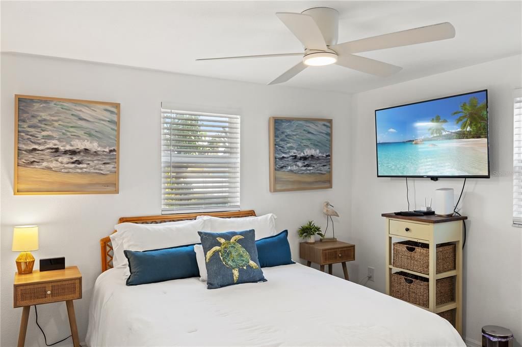 For Sale: $289,000 (2 beds, 2 baths, 864 Square Feet)