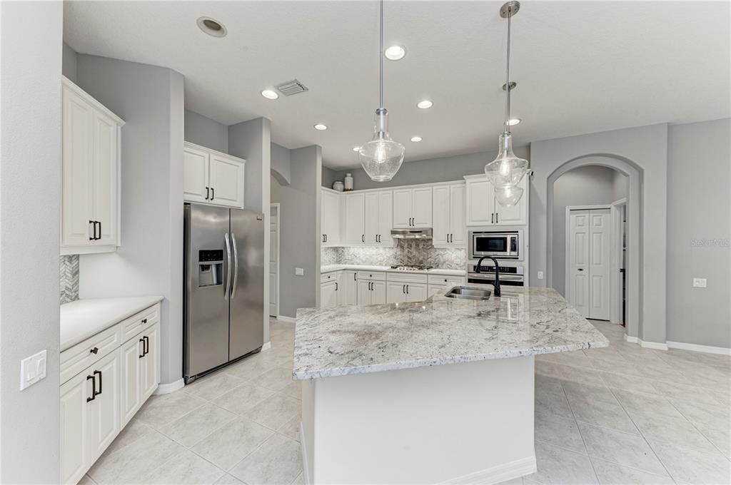 For Sale: $799,000 (4 beds, 3 baths, 2739 Square Feet)