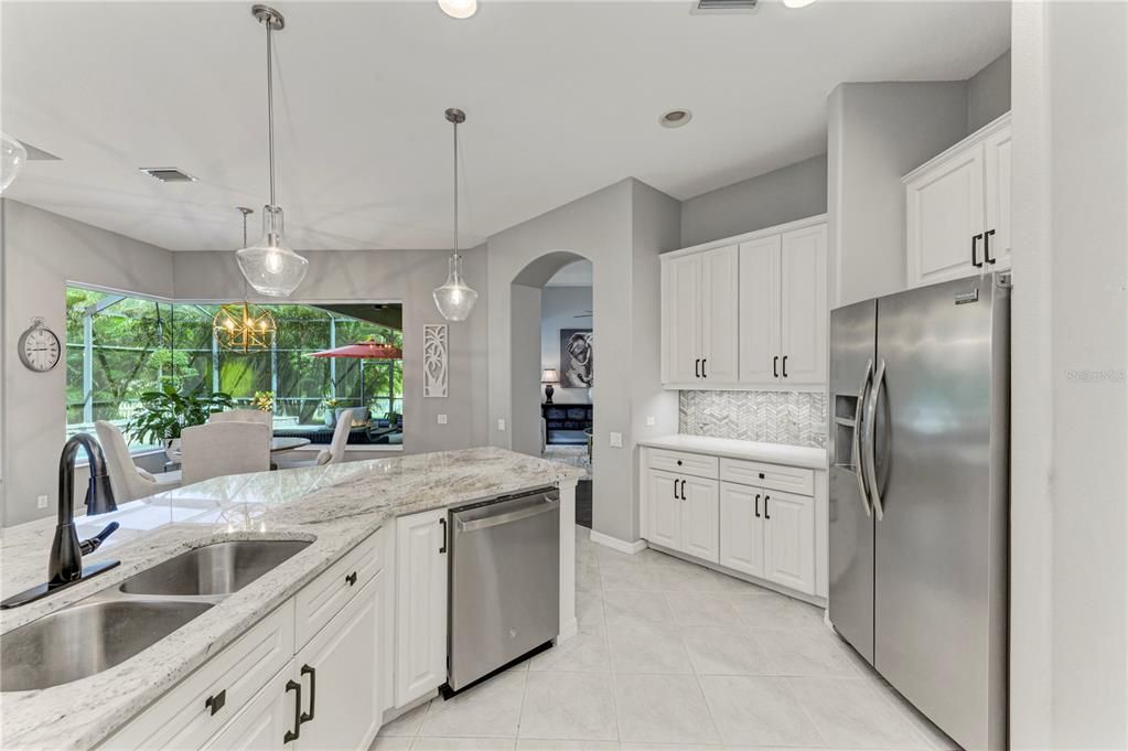 For Sale: $799,000 (4 beds, 3 baths, 2739 Square Feet)