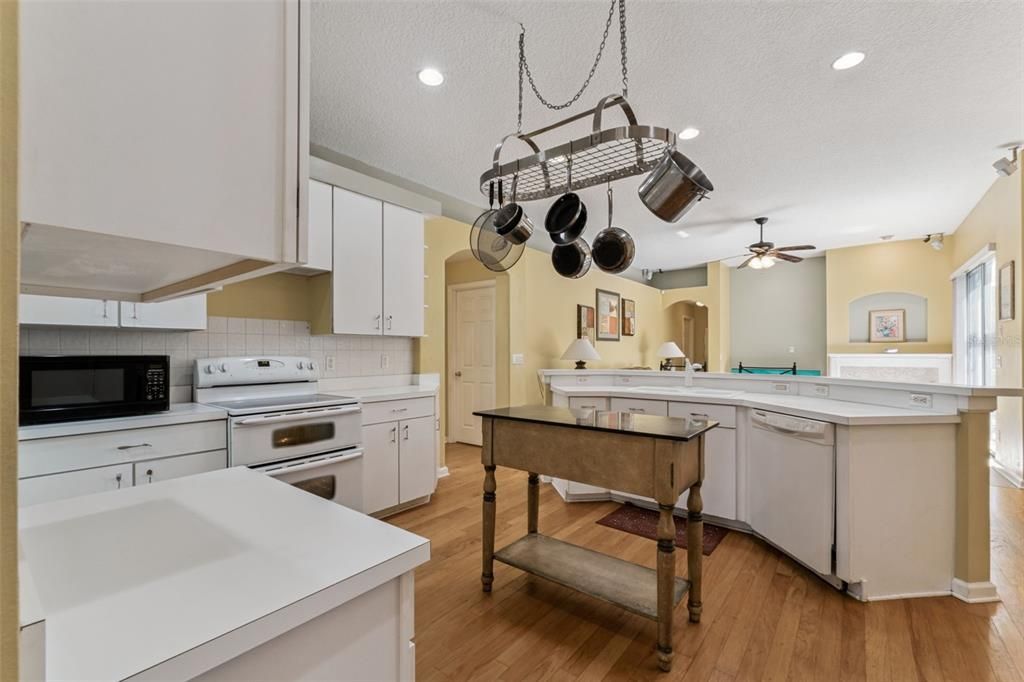 For Sale: $535,000 (4 beds, 3 baths, 2315 Square Feet)