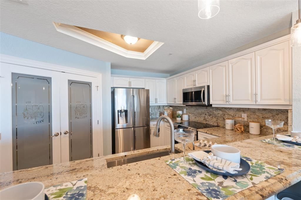 For Sale: $890,000 (3 beds, 2 baths, 2512 Square Feet)