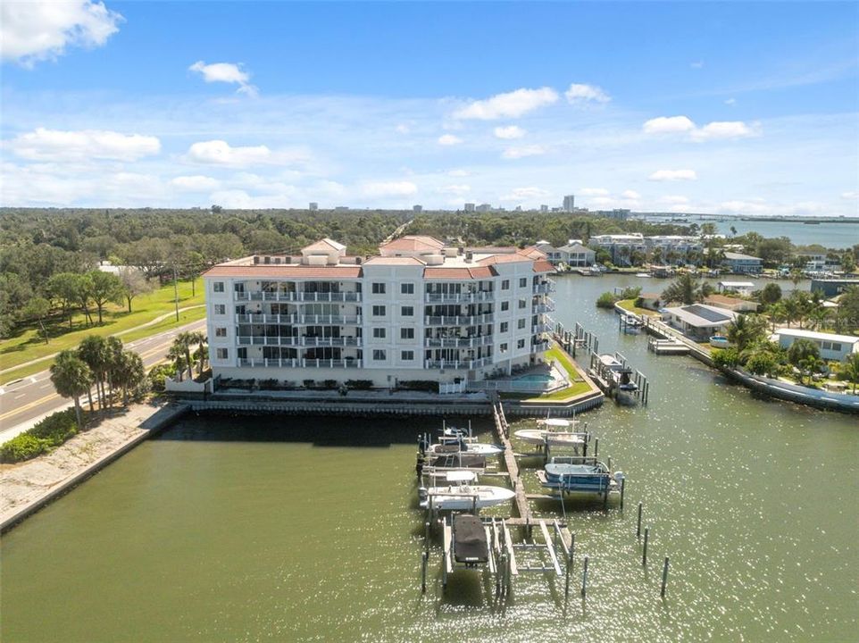 For Sale: $890,000 (3 beds, 2 baths, 2512 Square Feet)