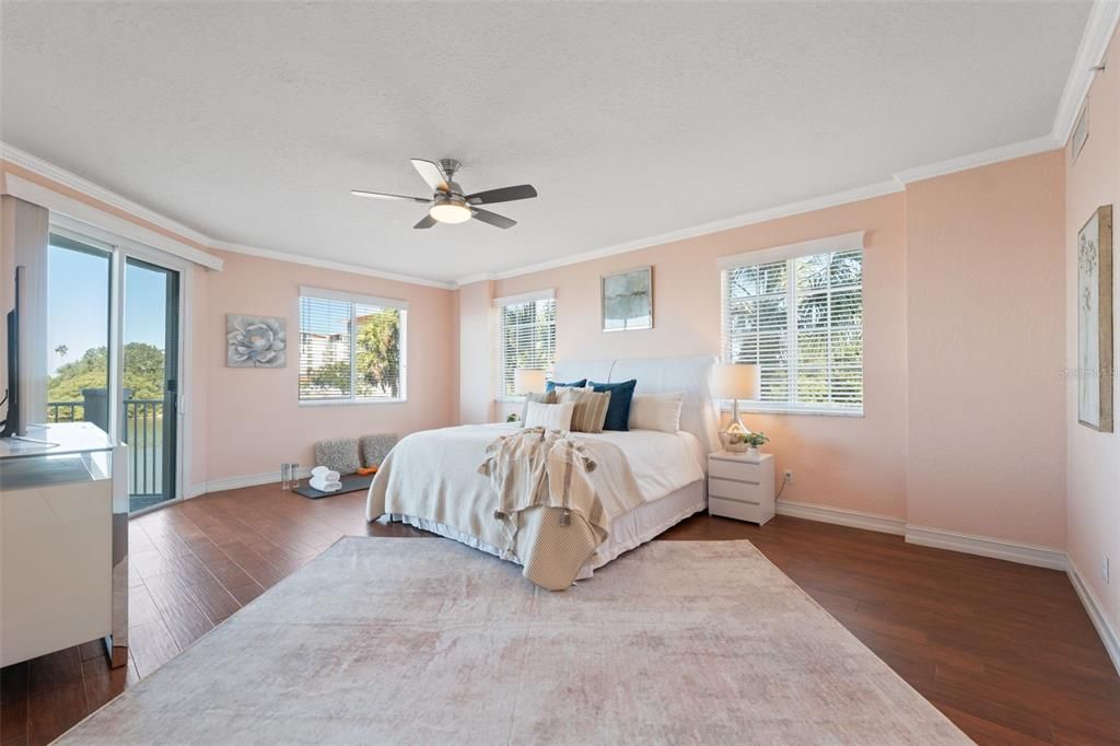 For Sale: $890,000 (3 beds, 2 baths, 2512 Square Feet)