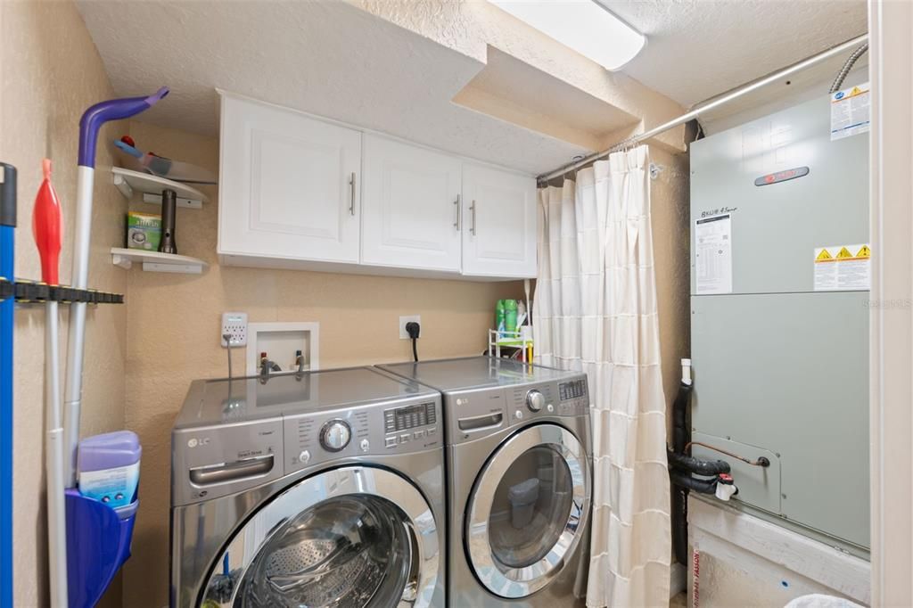 For Sale: $890,000 (3 beds, 2 baths, 2512 Square Feet)